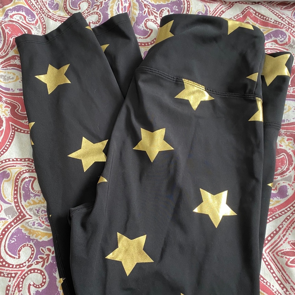 NWOT!! Off Fifth full length fun leggings!
